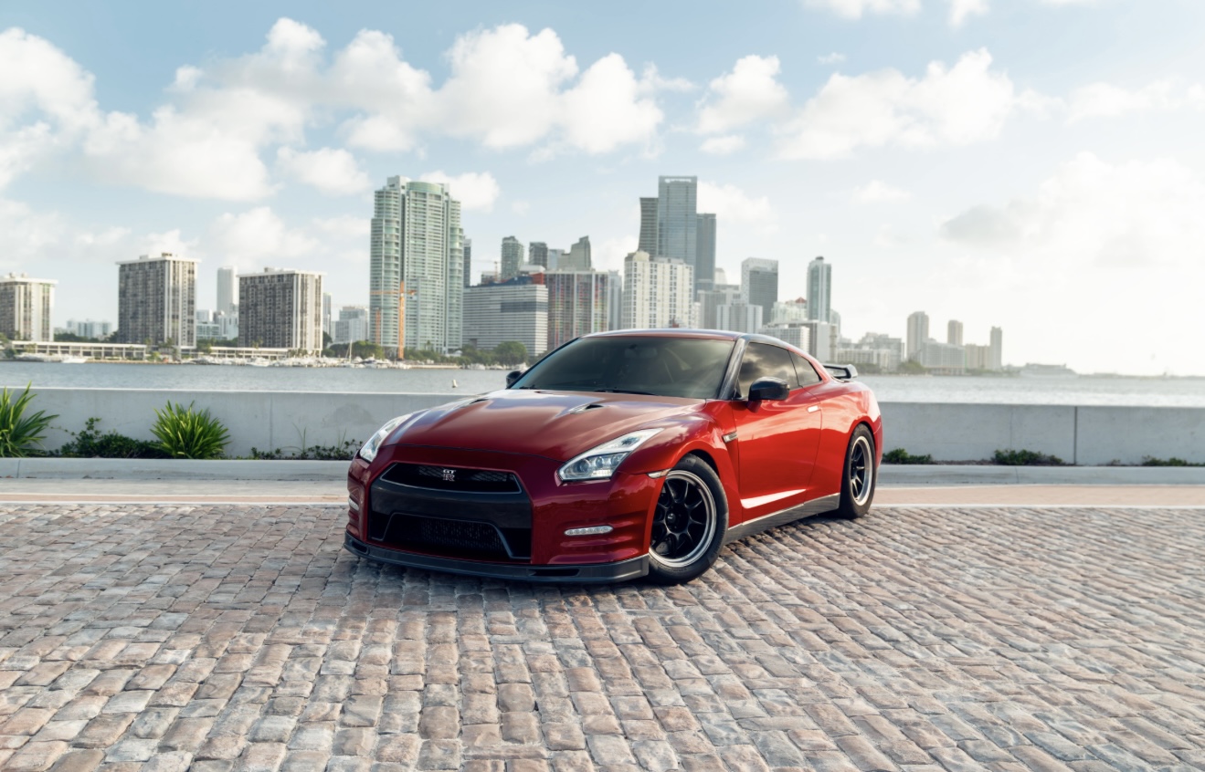 Nissan GTR R-35 - Red on Black 