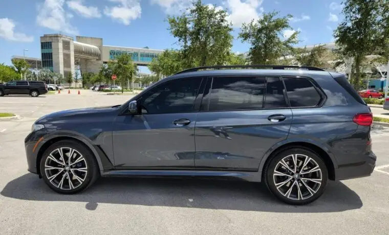 BMW X7 M – Black on Brown