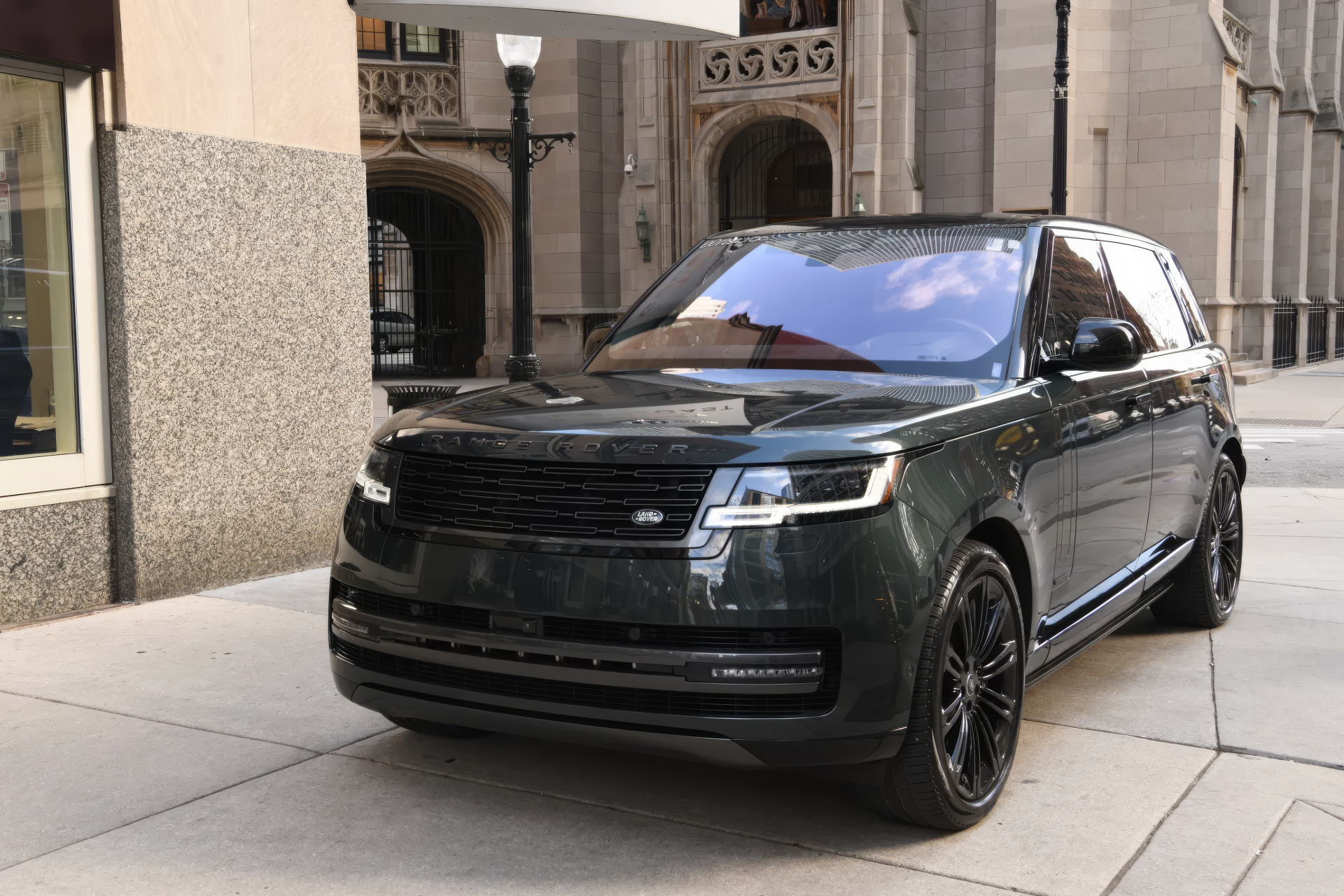Range Rover P530 LWB - Santorini Black Metallic on Ebony