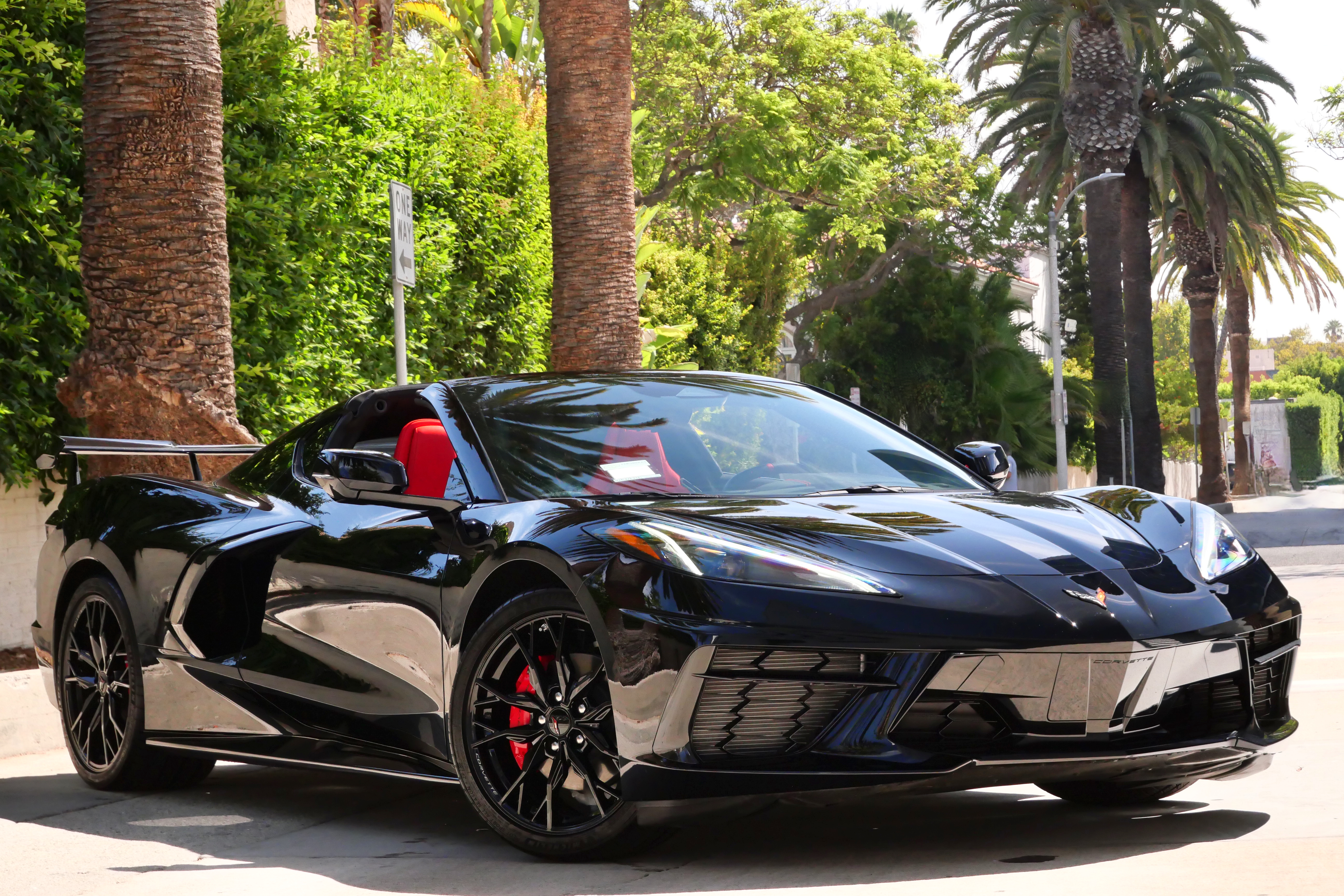 Chevrolet Corvette Stingray - Black on Red
