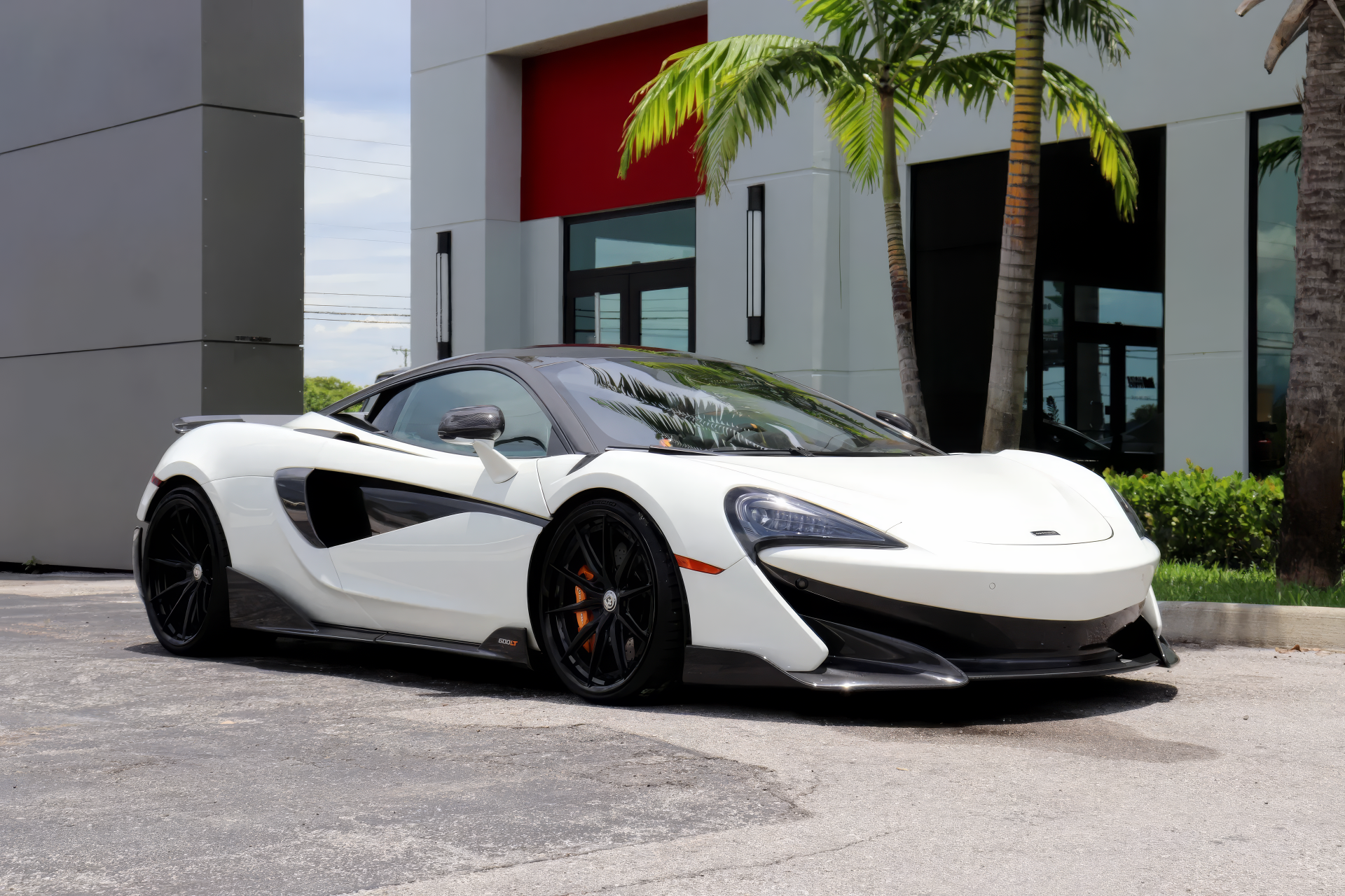 McLaren 600LT Spider — Silica White on Carbon Black