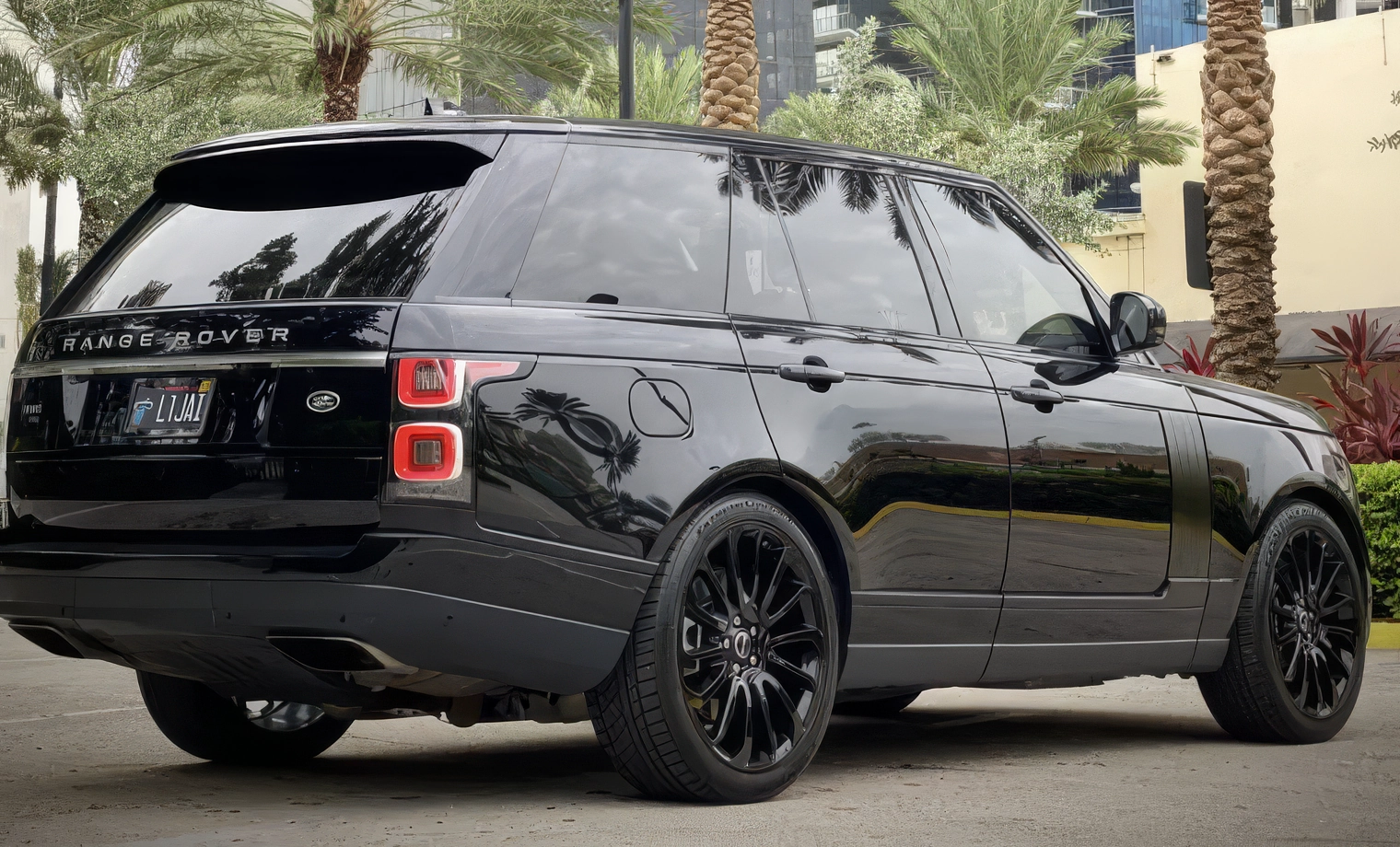 Range Rover Sport – Santorini Black Metallic on Ebony & Ivory