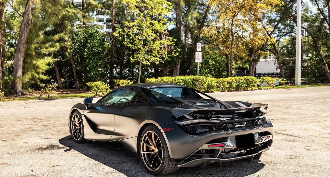 McLaren 720S - Black on Black