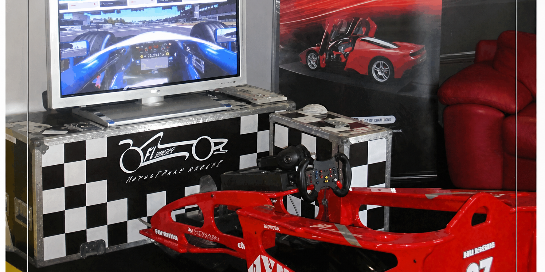 F1 Simulator & Motorsport Atmosphere