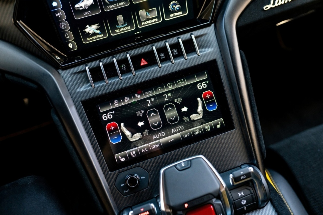 Lamborghini Urus - Giallo Inti Pearl on Nero Ade & Giallo Taurus (Pearl Yellow on Black and Yellow)