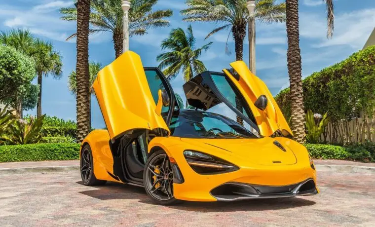 McLaren 720S — Yellow on Black