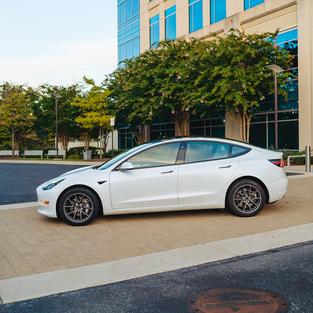 Tesla Model 3 Long Range - White on White