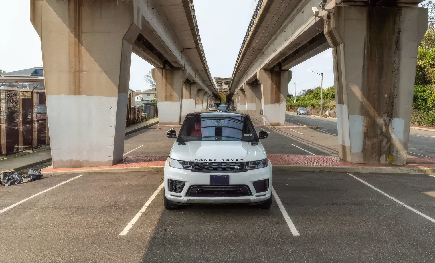 Range Rover Sport – Fuji White on Pimento & Ebony