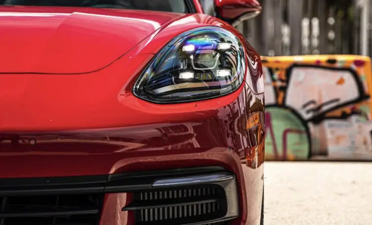Porsche Panamera – Red on Black