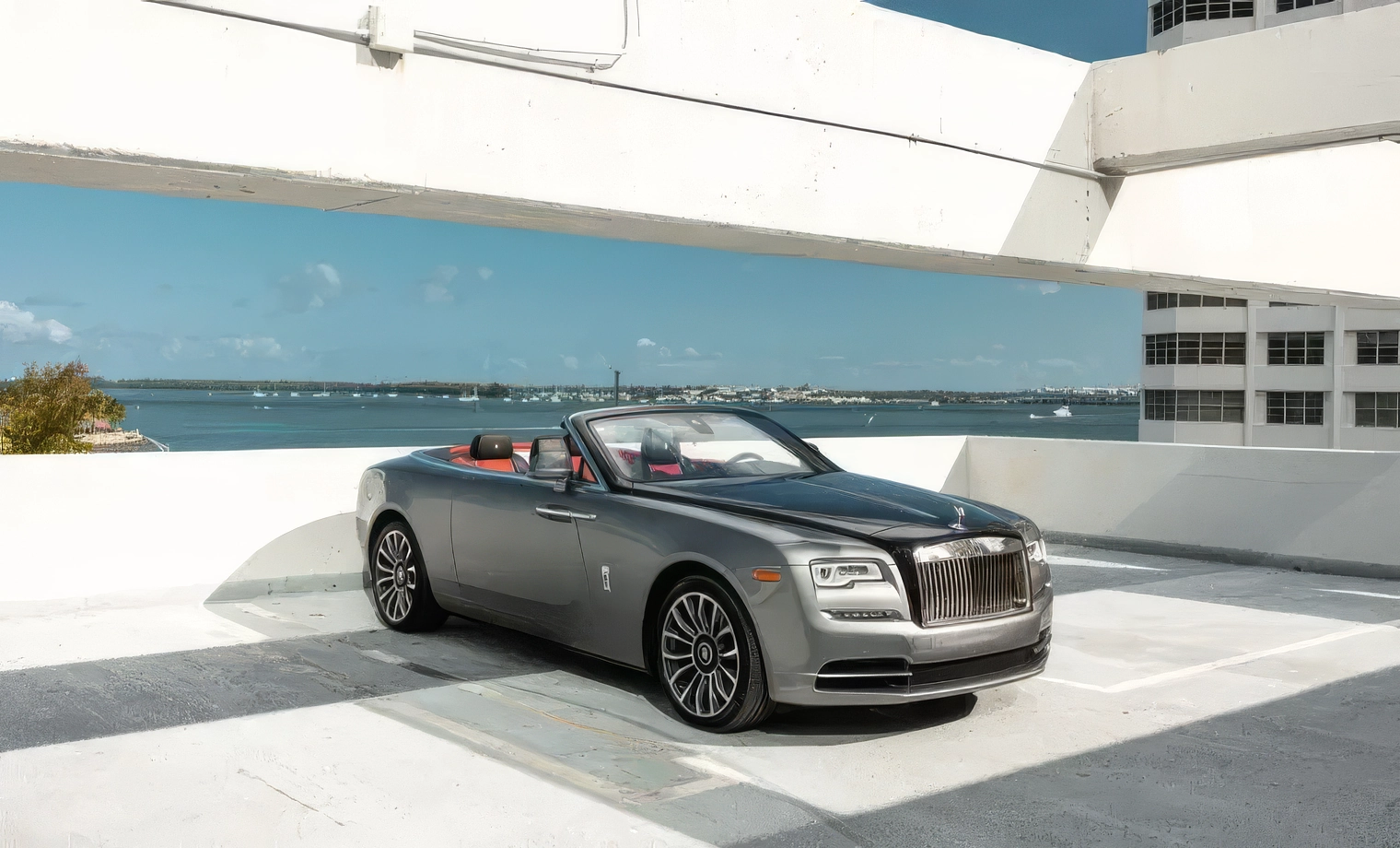 Rolls-Royce Dawn – Tempest Grey on Mugello Red & Black