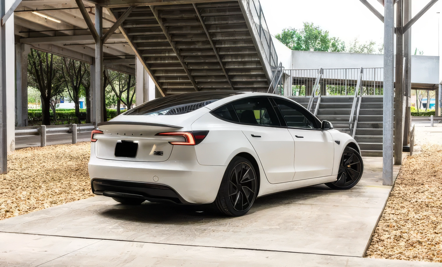 Tesla Model 3 – Pearl White Multi-Coat on Black