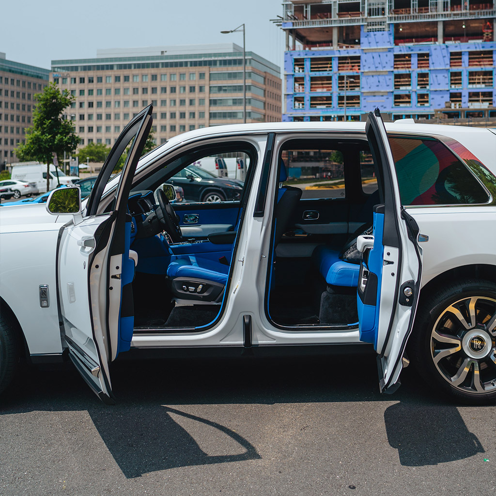 Rolls-Royce Cullinan — Arctic White on Charles Blue & Arctic White