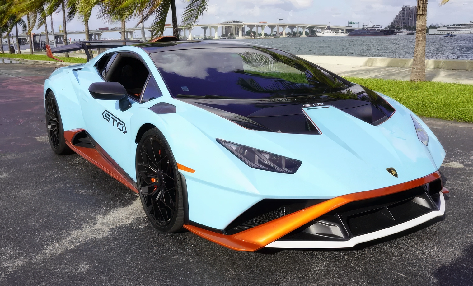 Lamborghini Huracán STO — Blu Laufey on Nero & Arancio (Light Sky Blue on Black & Orange)