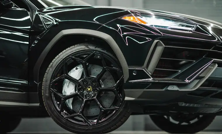 Lamborghini Urus S – Black on Blue