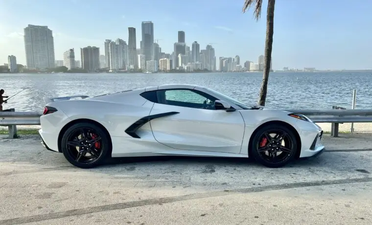 Chevrolet Corvette C8 – Genesis White on Tan