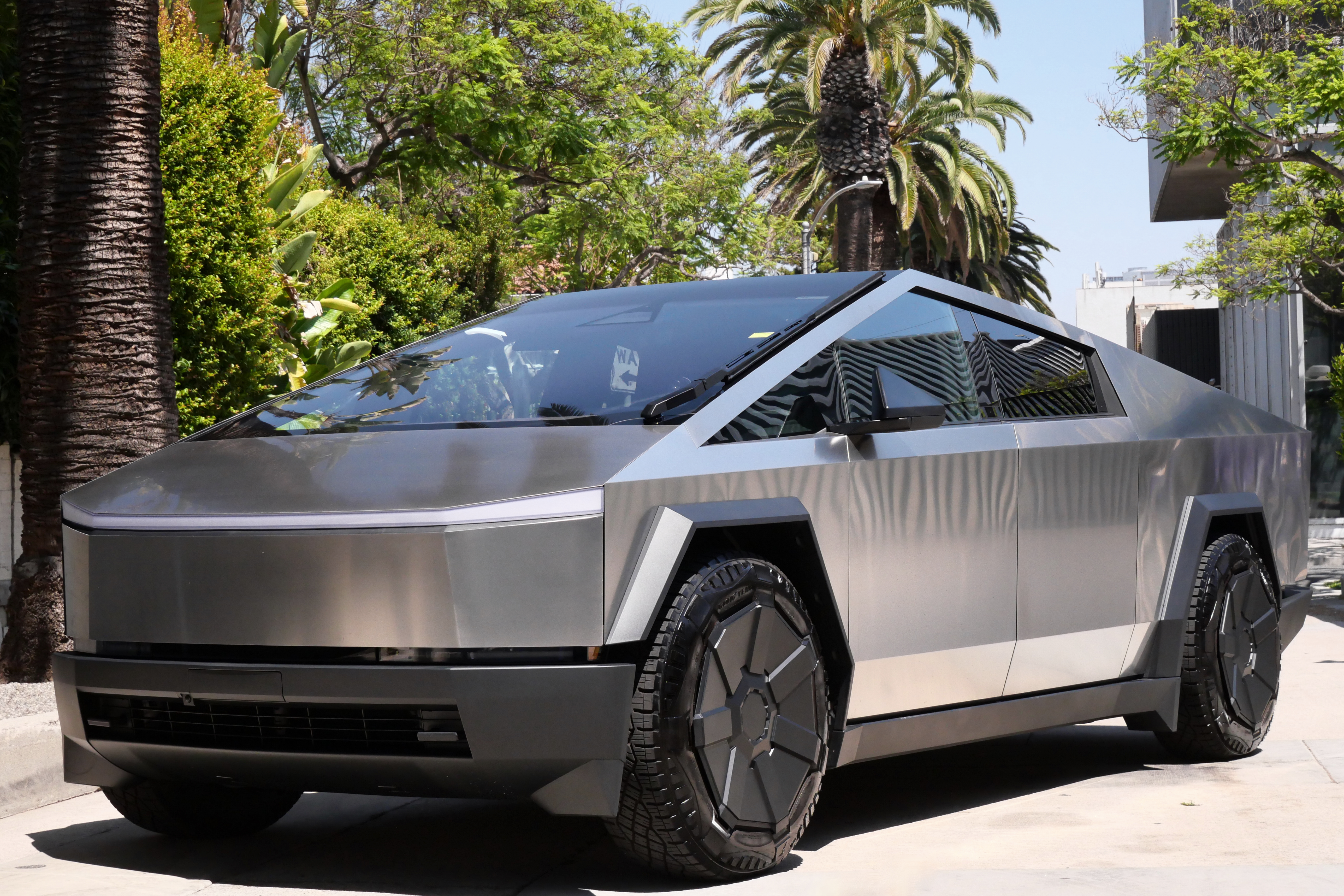 Tesla Cybertruck – Silver on Black