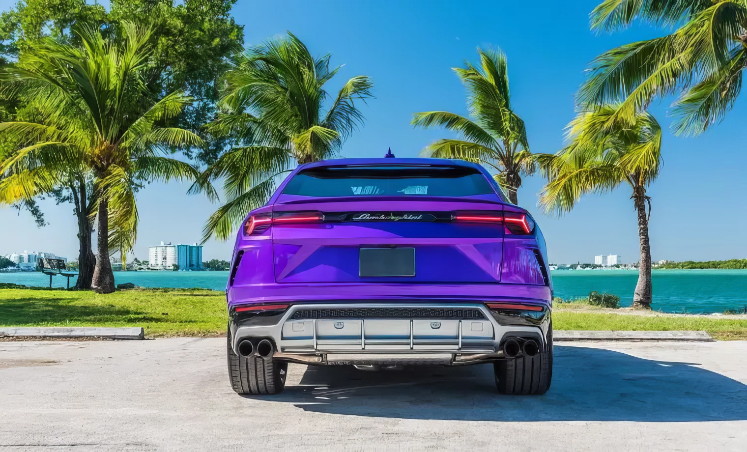 Lamborghini Urus – Viola Parsifae on Nero (Gloss Royal Purple on Black)