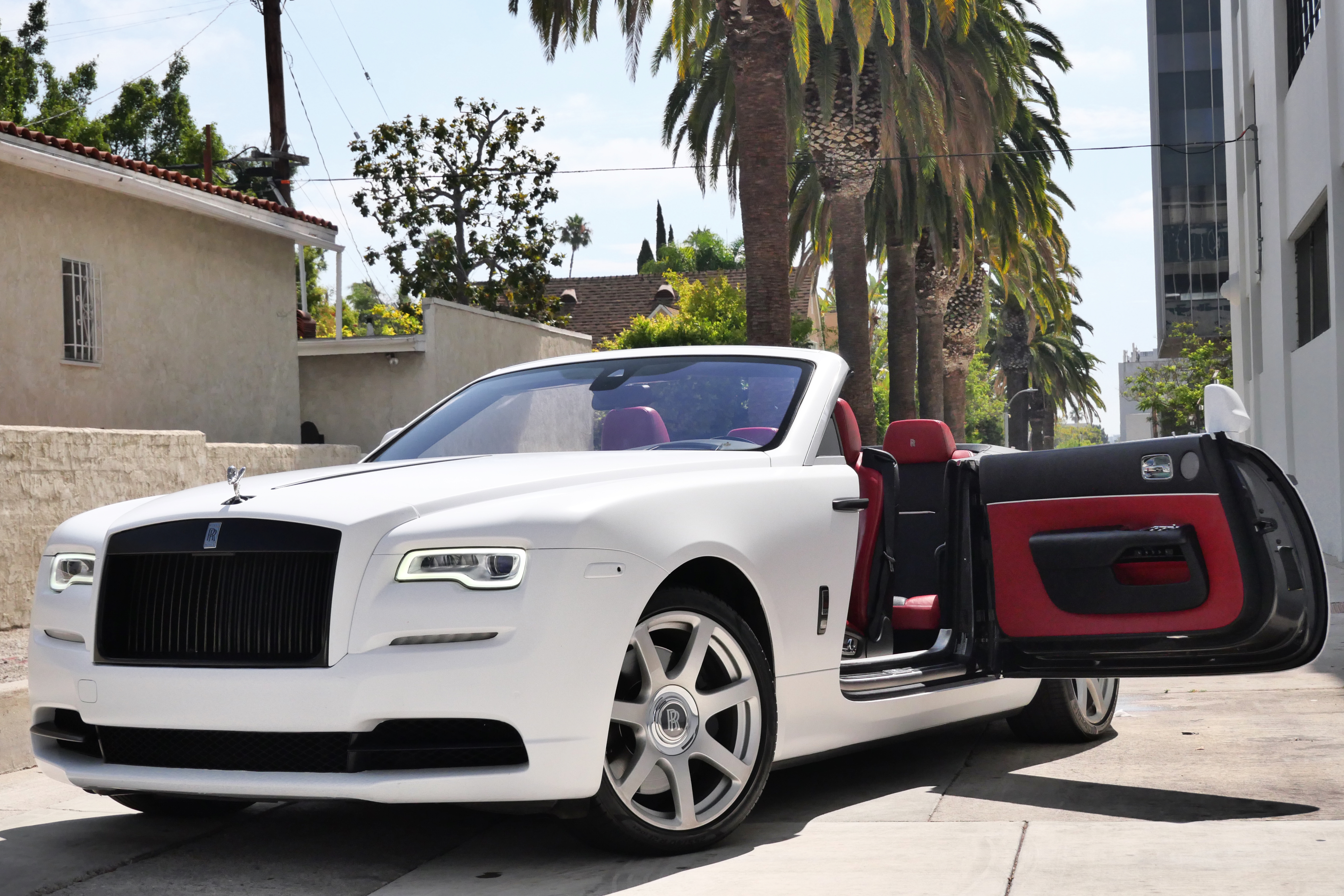 Rolls-Royce Dawn – White on Black & Red