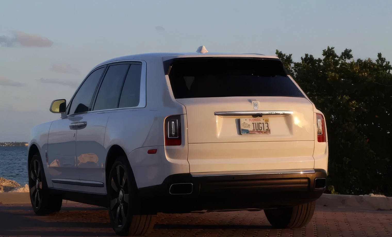 Rolls-Royce Cullinan — Arctic White on Mandarin & Black