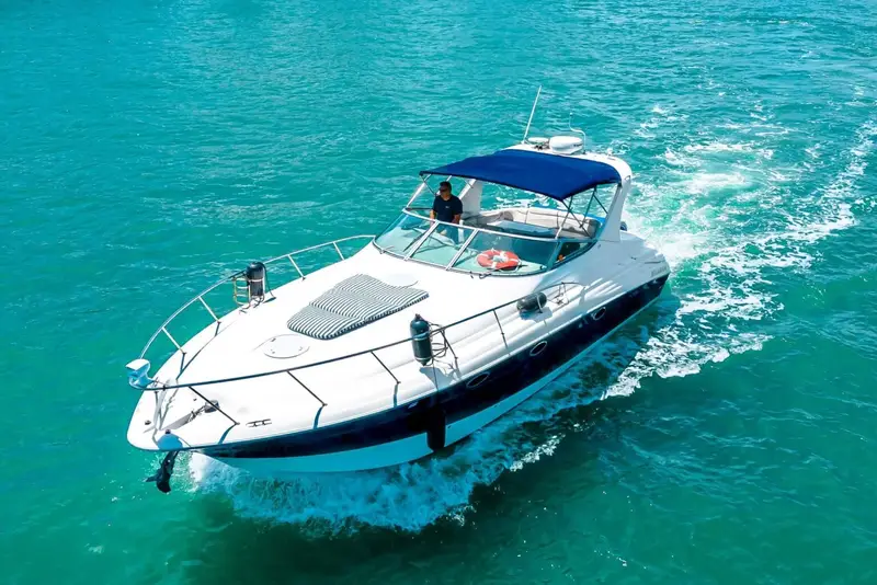 42' Larson - $1,800