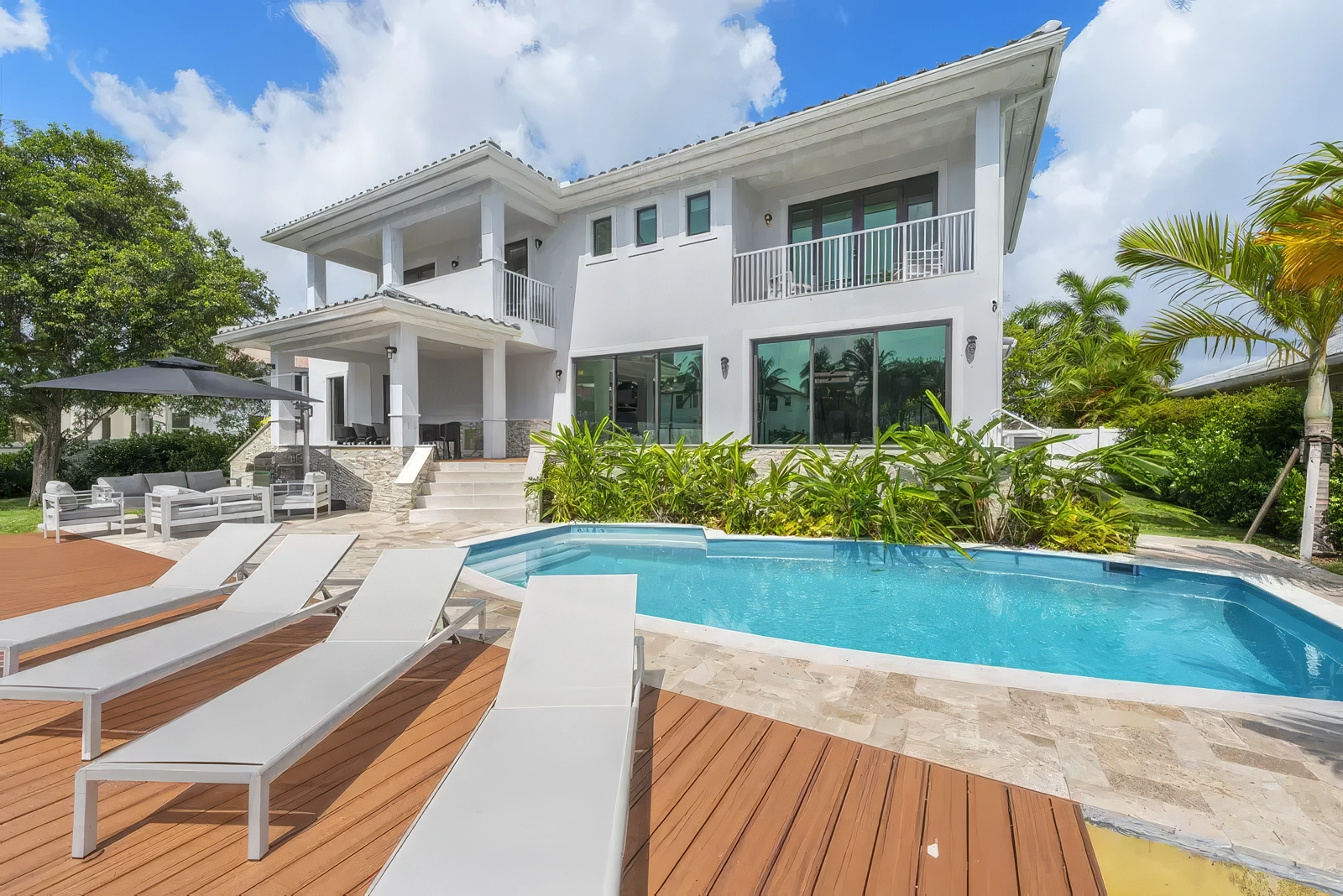 Villa Costa - $1,925