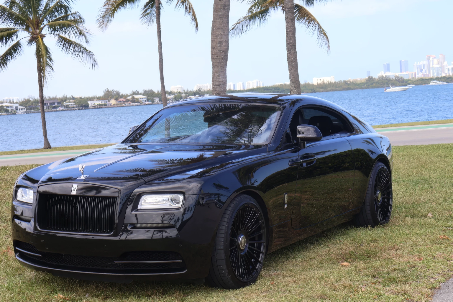 Rolls-Royce Wraith – Gloss Black on Black