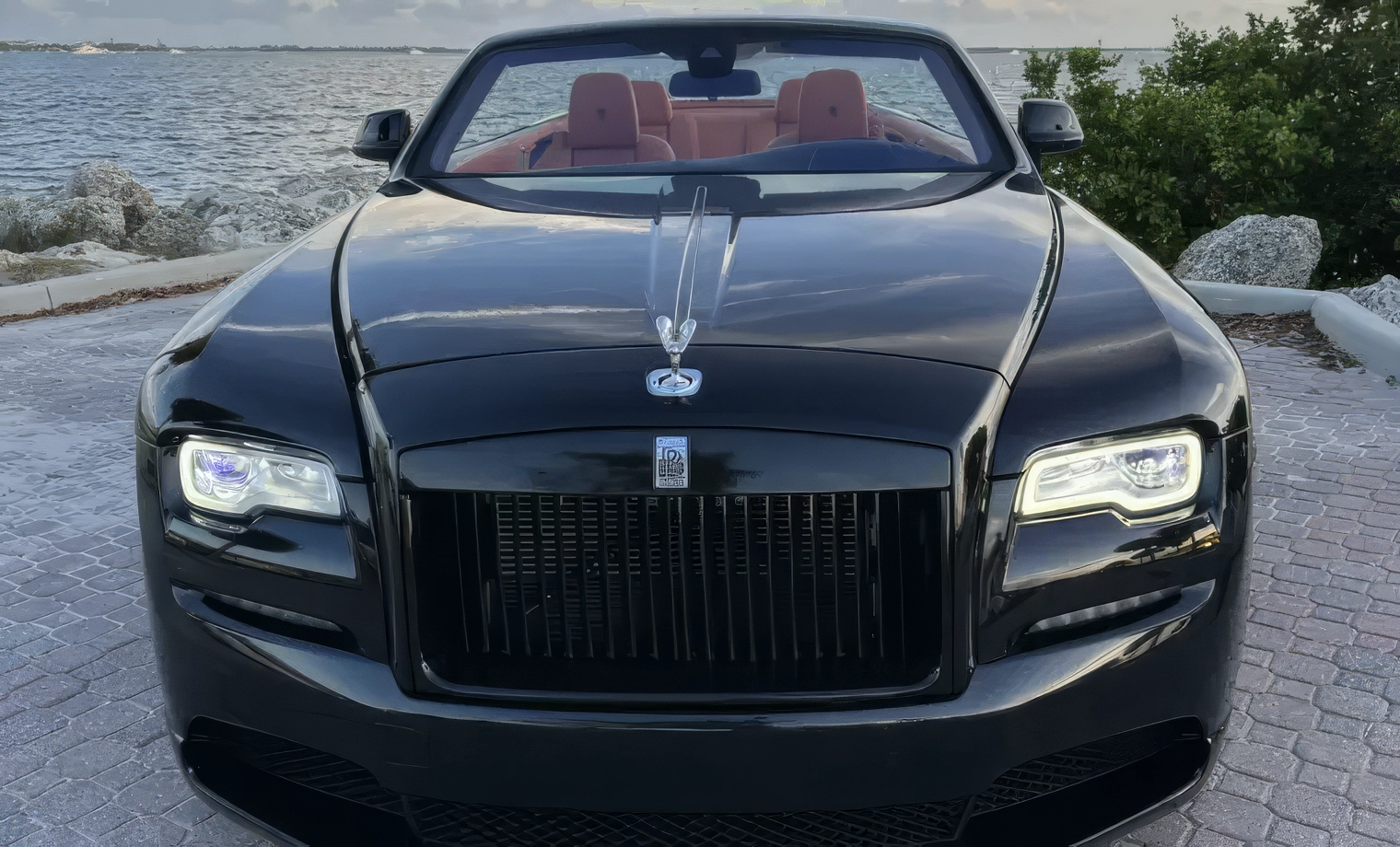Rolls-Royce Dawn – Diamond Black on Tan