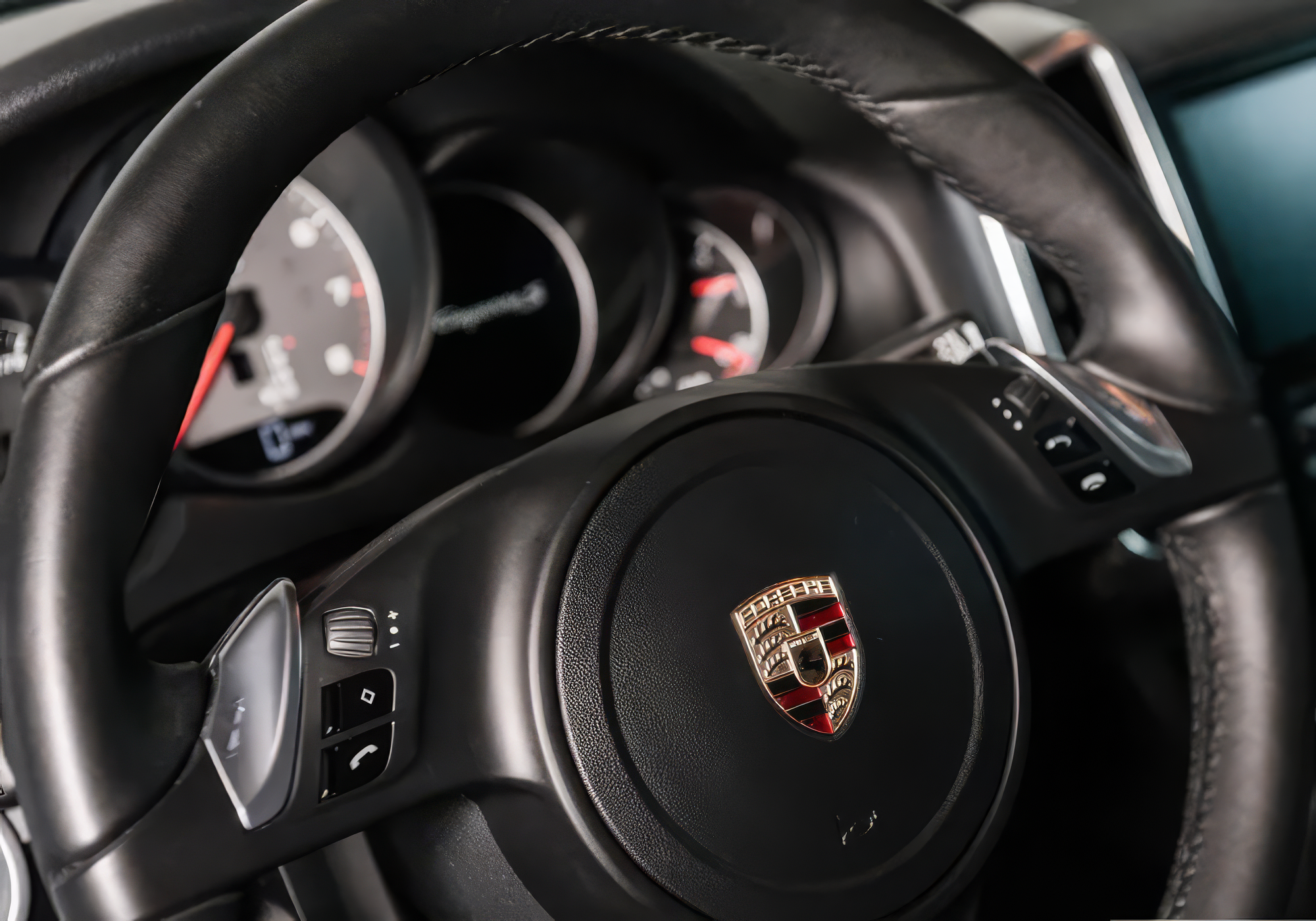 Porsche Cayenne - Carrara White Metallic on Black