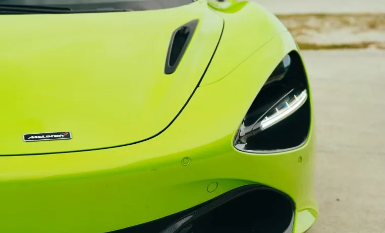 McLaren 720S — Green on Black