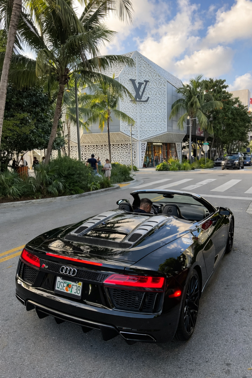 Audi R8 – Mythos Black Metallic on Black