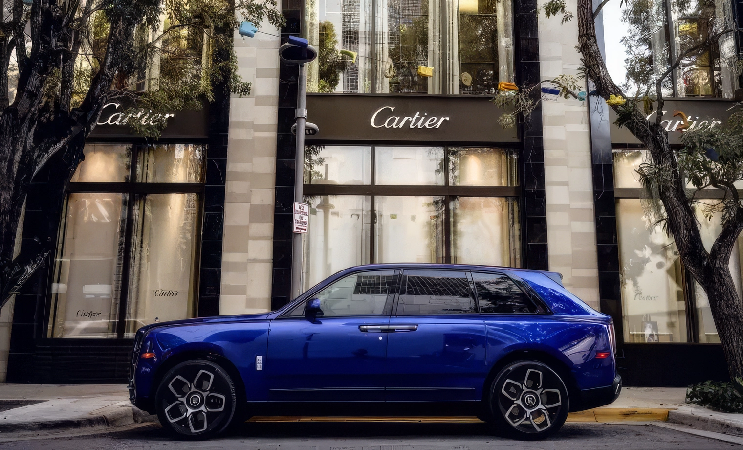 Rolls-Royce Cullinan — Monaco Blue on Mandarin & Cobalto Blue