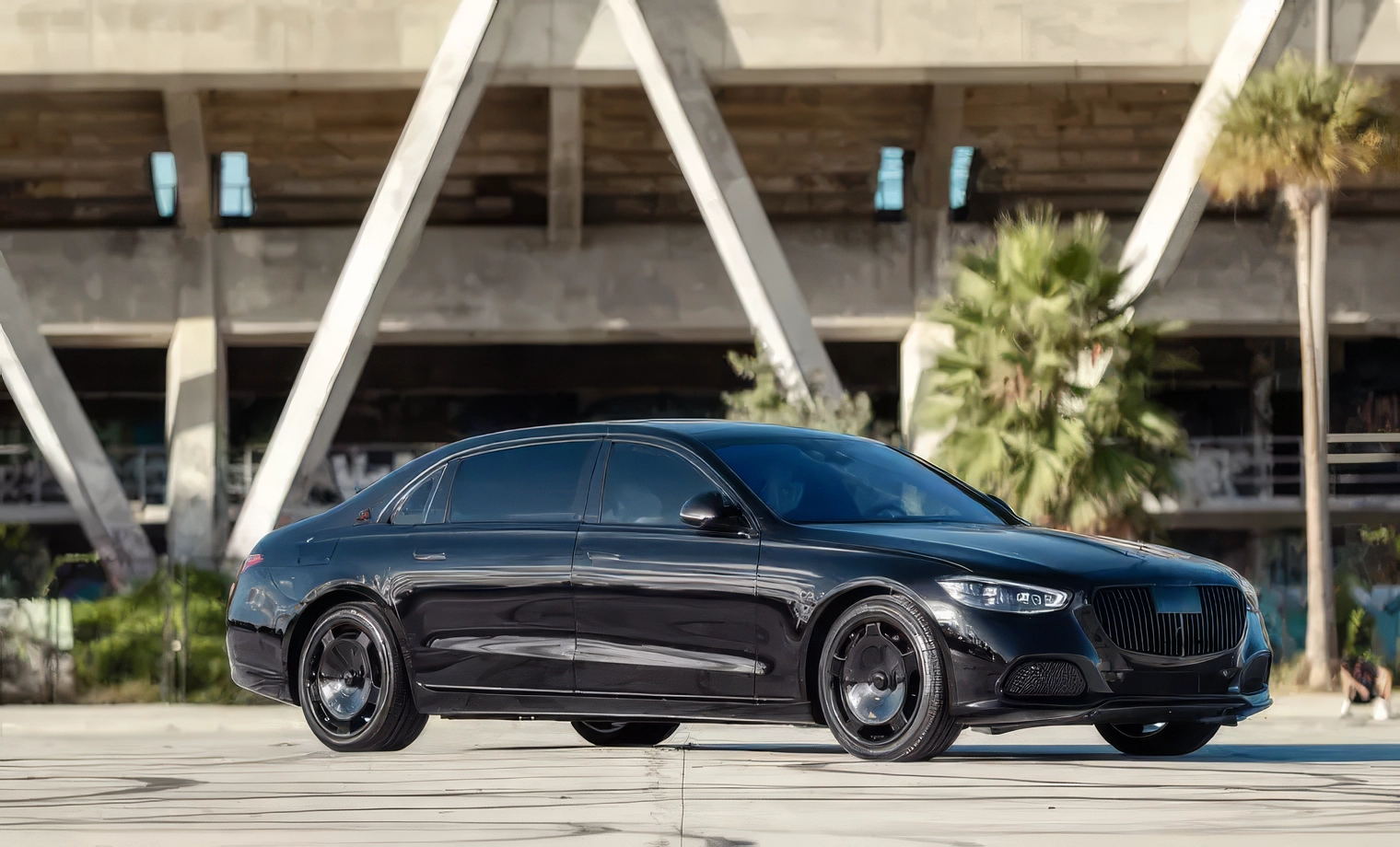 Maybach S580 – Obsidian Black Metallic on Crystal White