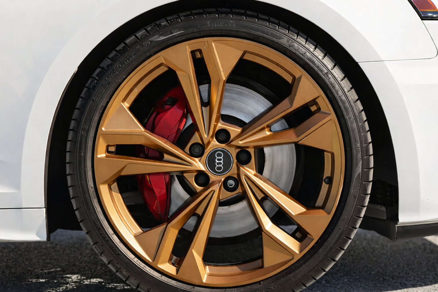 Audi S5 – Glacier White Metallic on Magma Red