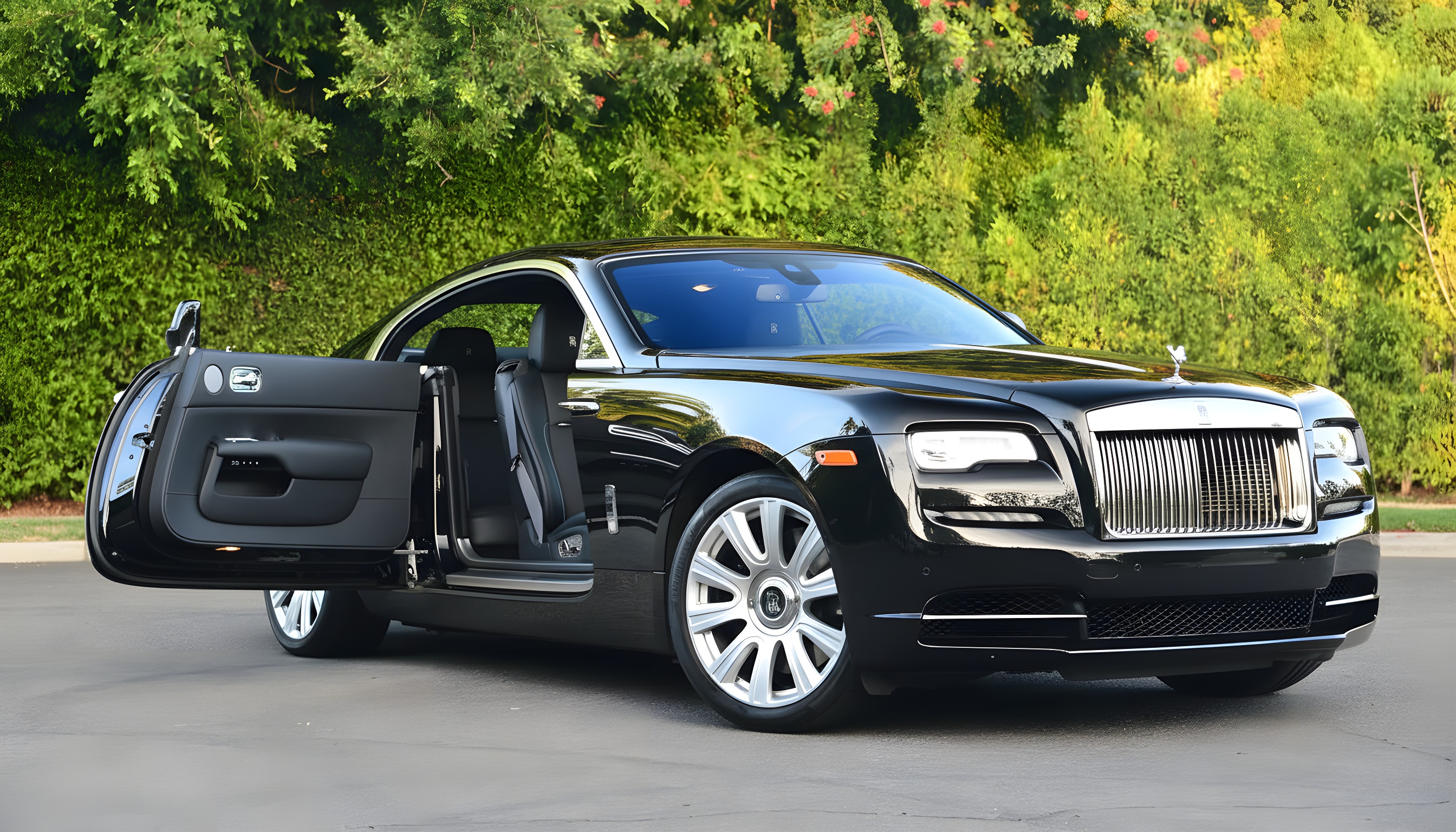 Rolls-Royce Wraith – Diamond Black Metallic on Black