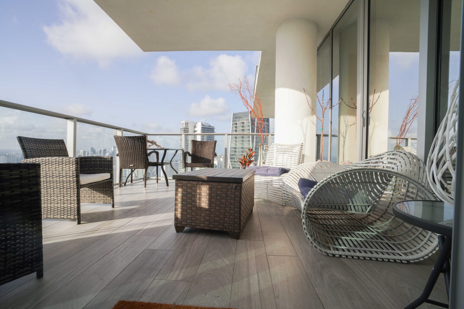 Paramount Miami Worldcenter Penthouse 3 BD - $1,500