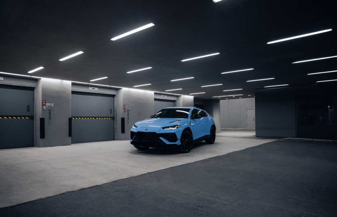 Lamborghini Urus S - Light Blue on Black & White