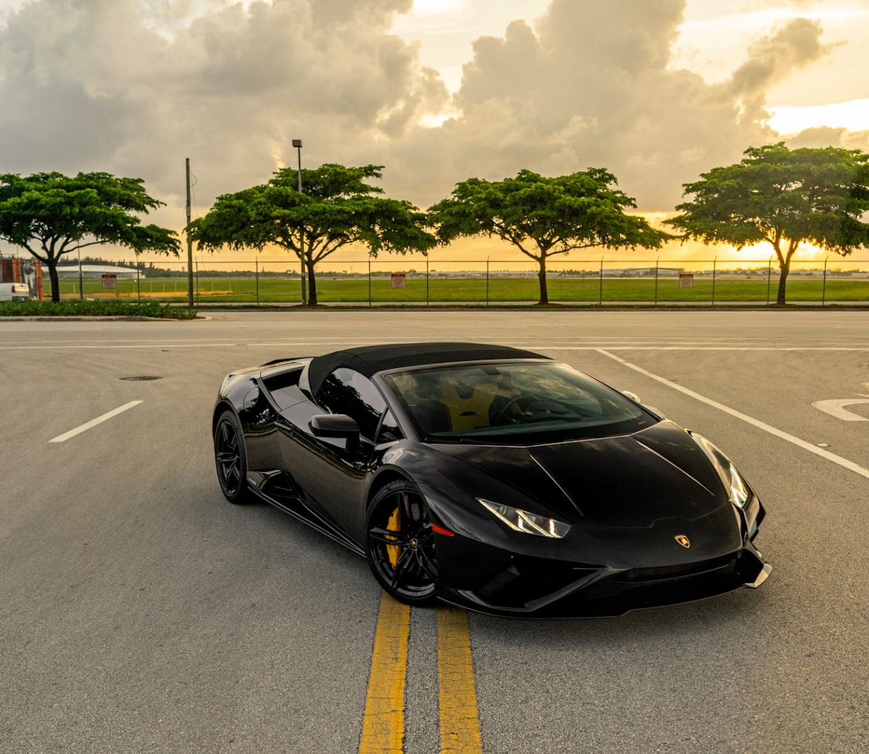 Lamborghini Huracán Spyder - Black on Black & Yellow