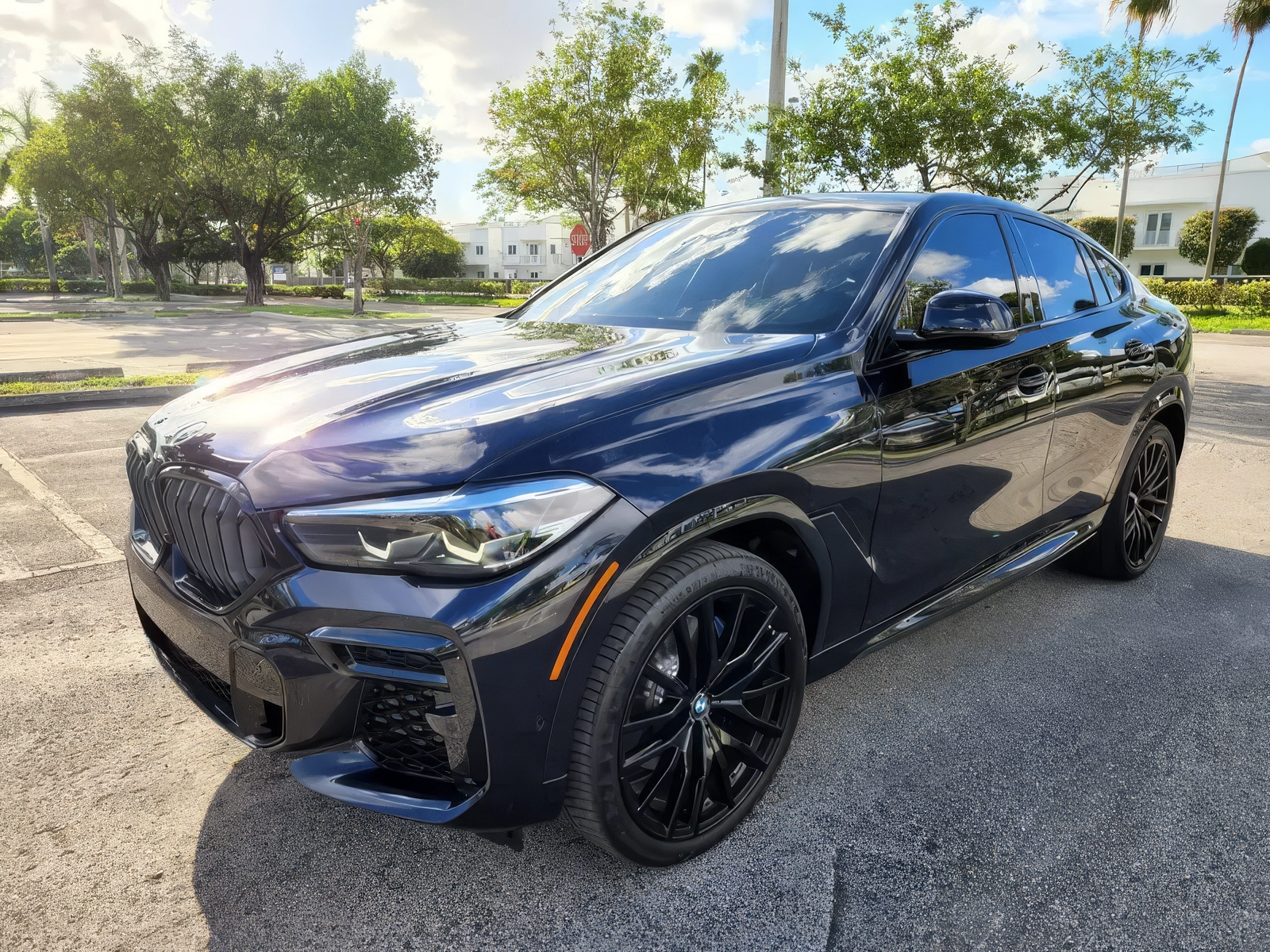 BMW X6 M – Carbon Black Metallic on Sakhir Orange & Black