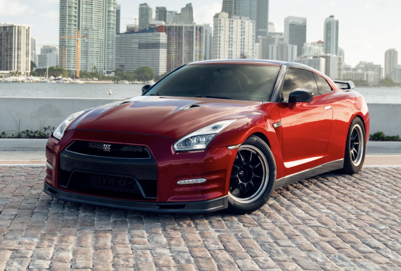 Nissan GTR R-35 - Red on Black 