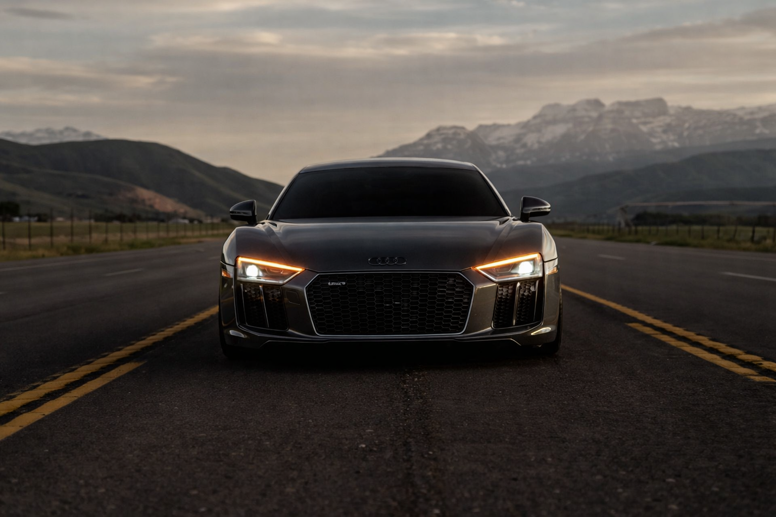 Audi R8 – Daytona Gray Pearl on Black
