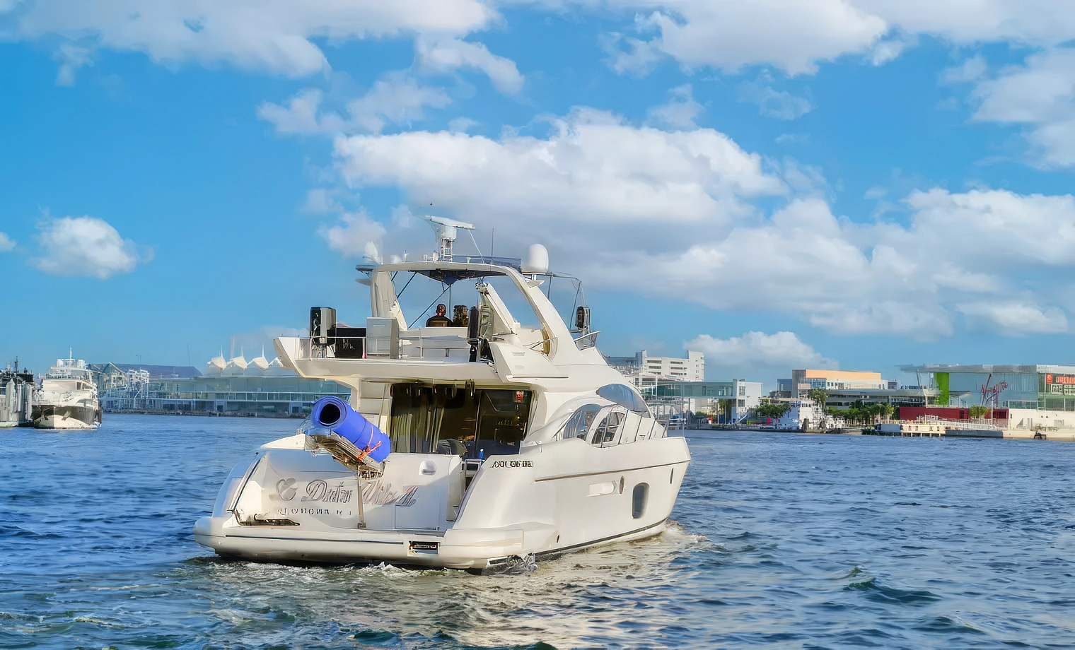 65' Azimut Flybridge "La Dolce Vita" - $4,000