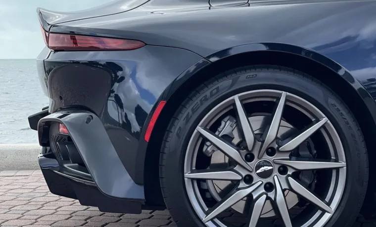Aston Martin Vantage – Midnight Blue on Black