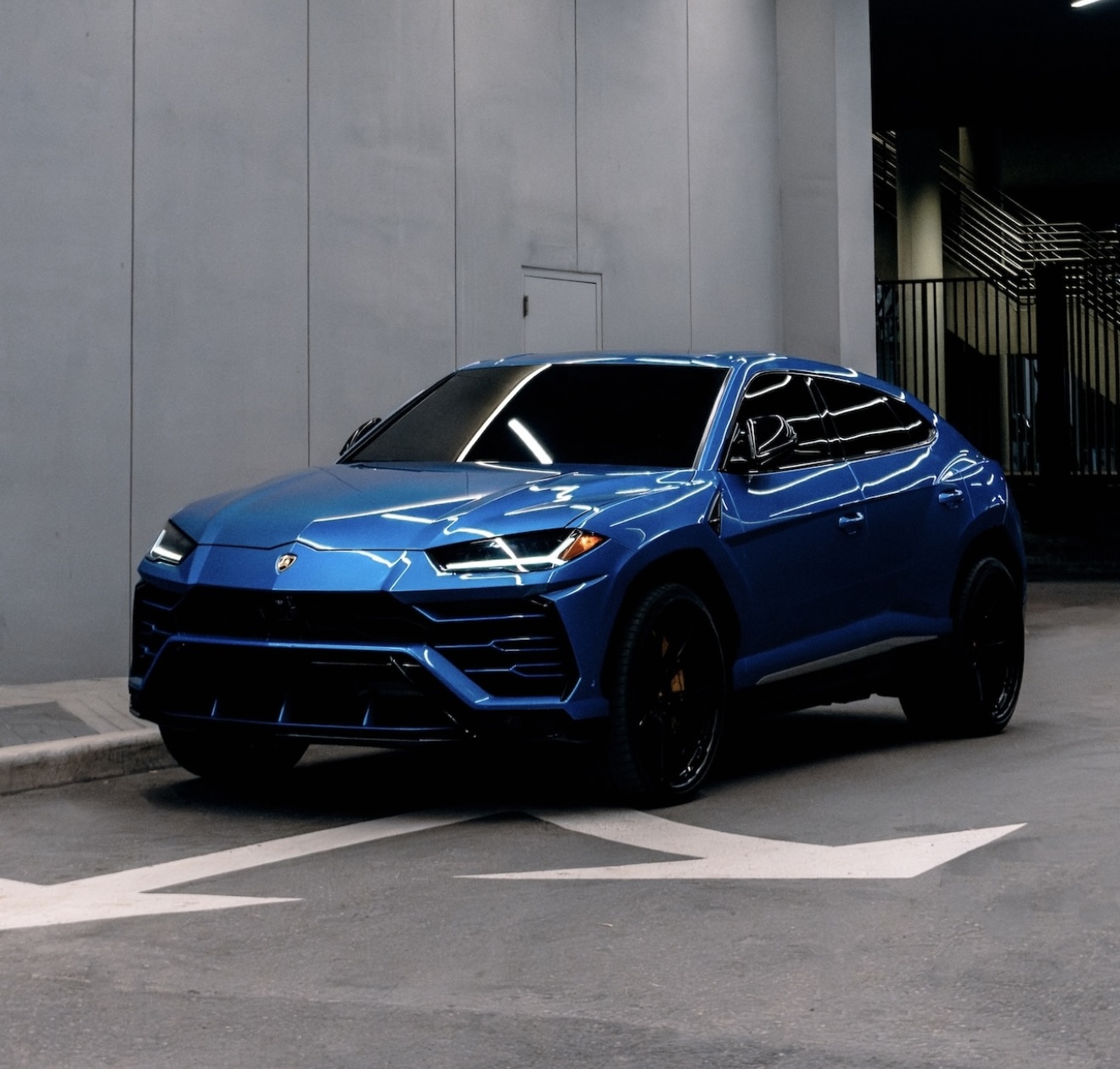 Lamborghini Urus - Blue on Black