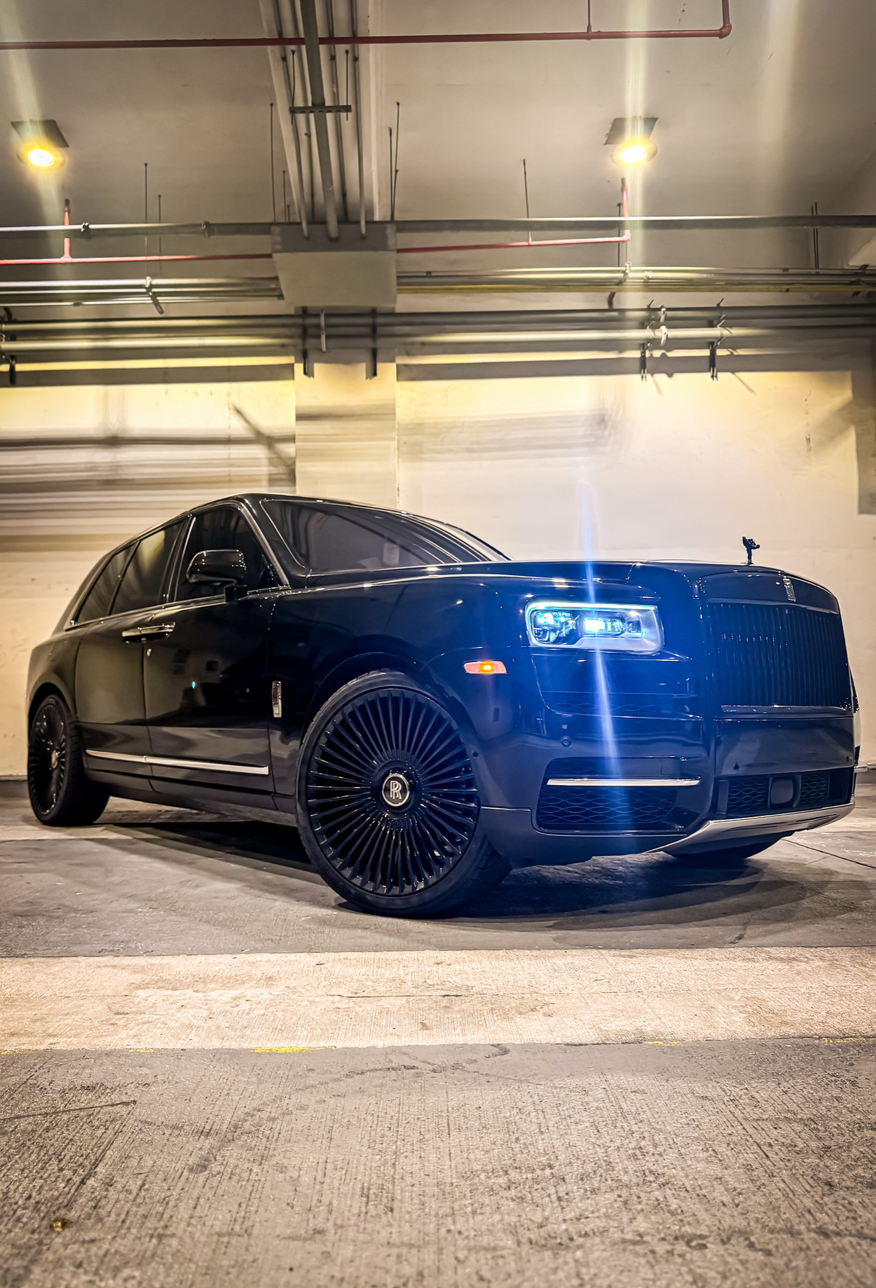 Rolls-Royce Cullinan - Black on Blue