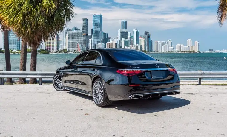 Mercedes-Benz S580 – Black on Peanut Butter