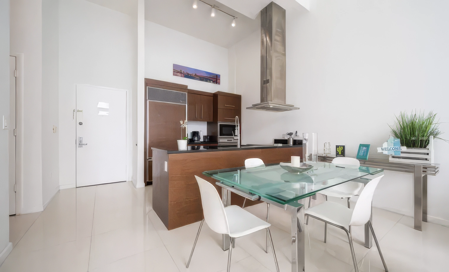 Icon Brickell 1 Bedroom Penthouse Deluxe High Ceiling City/River View - $700