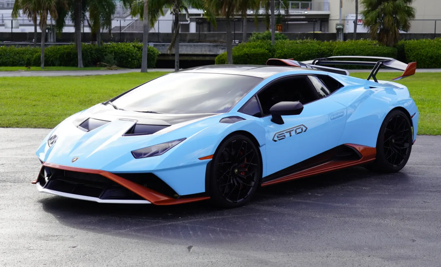 Lamborghini Huracán STO Special Edition — Light Blue on Black