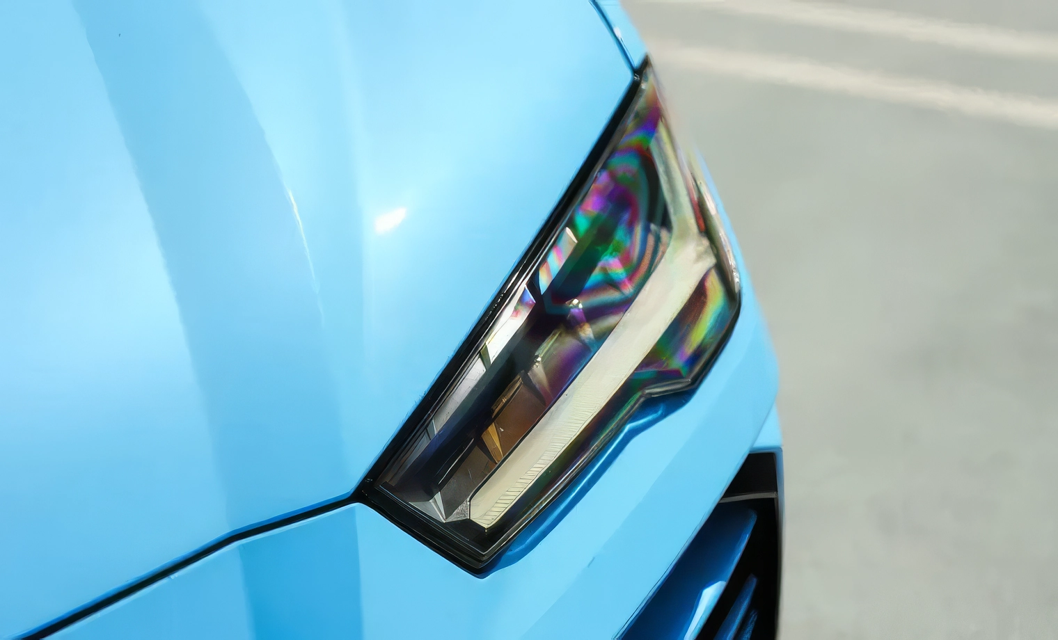Lamborghini Urus – Blu Cepheus on Nero Ade & Bianco Polar (Sky Blue on Black & White)