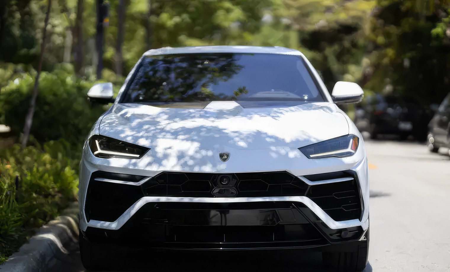 Lamborghini Urus – Bianco Icarus on Nero (Solid White on Black)