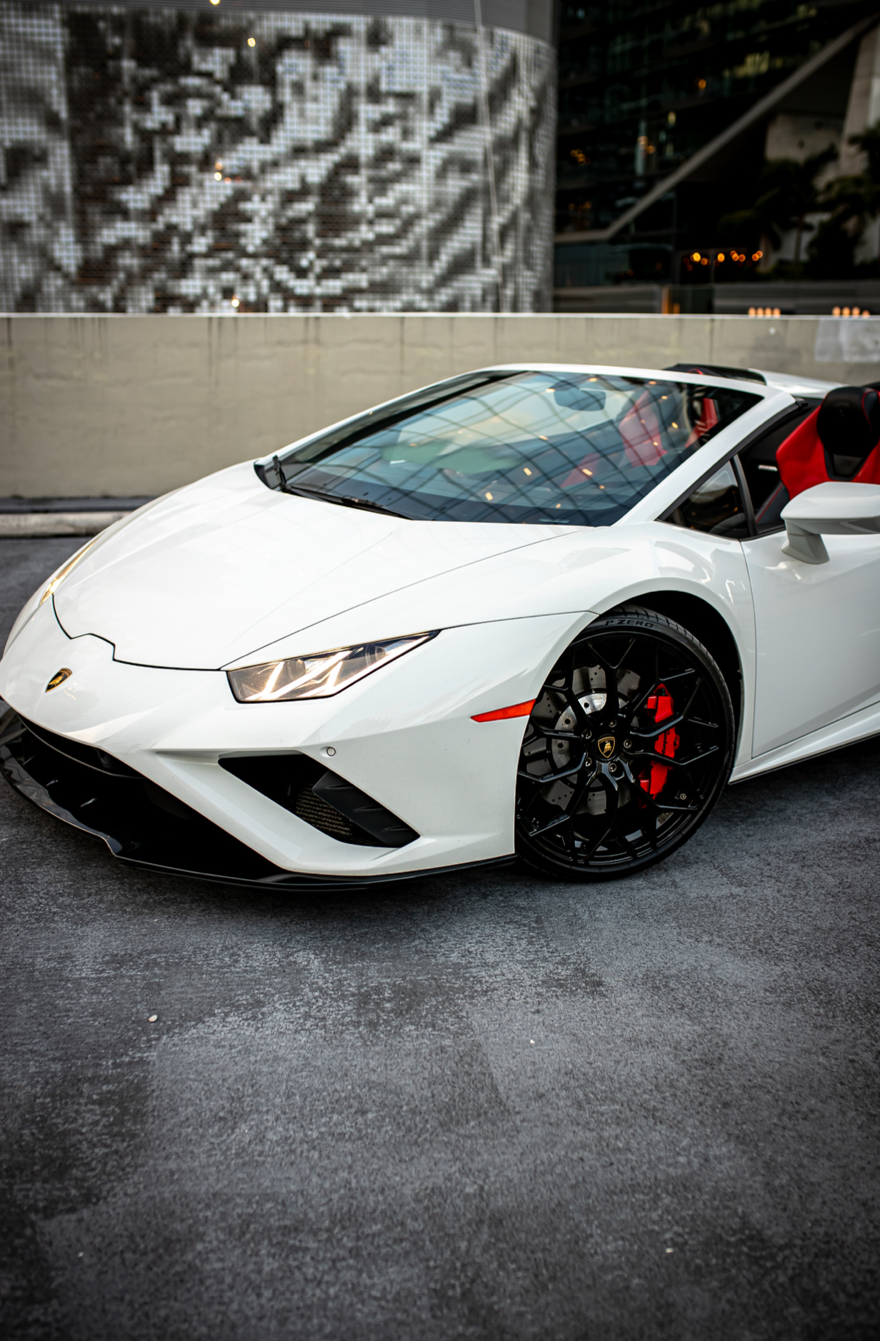 Lamborghini Huracán Evo Spyder - White on Red & Black